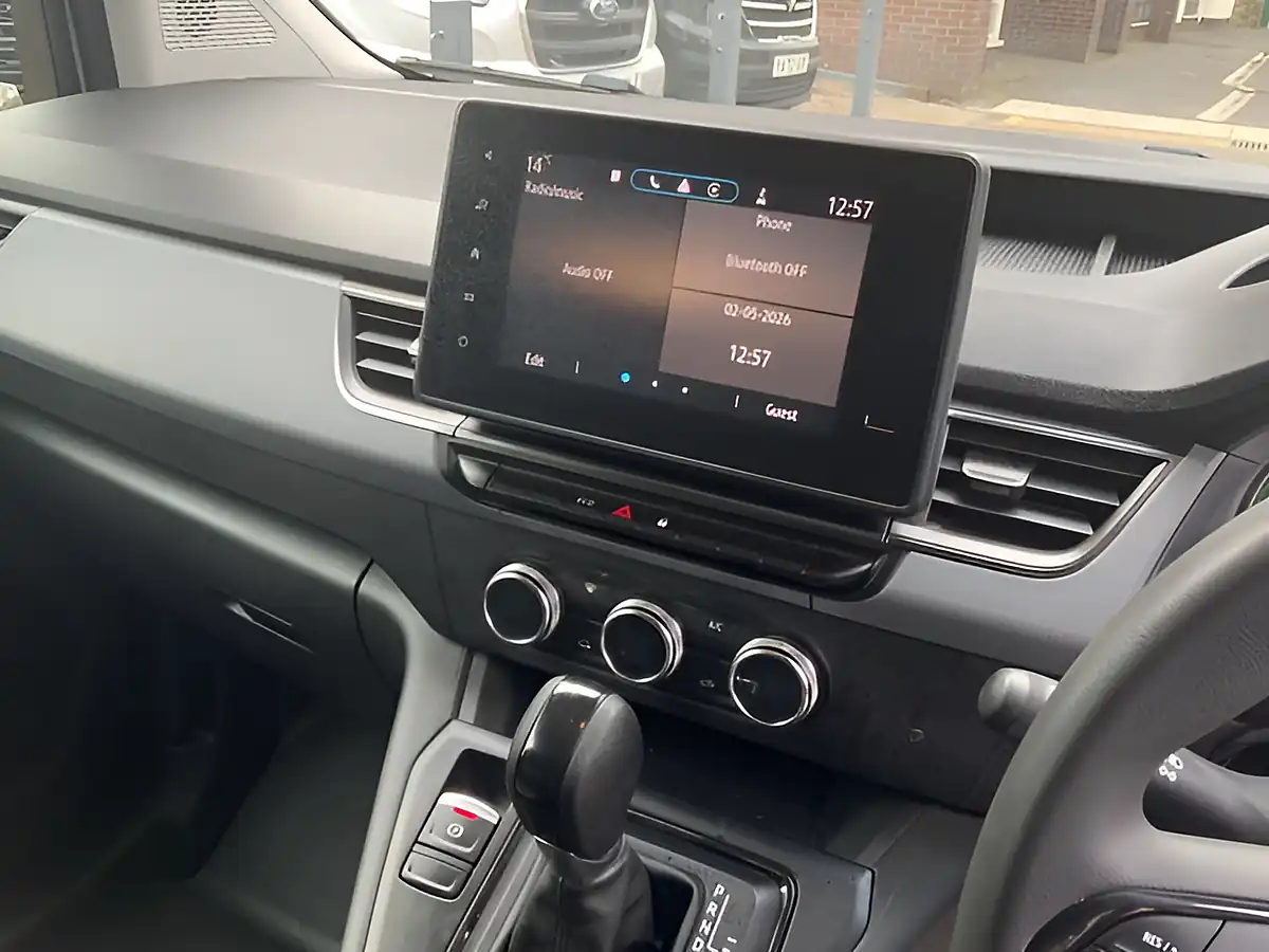 Used 2024 Nissan Townstar Acenta White - Interior and Exterior details 17