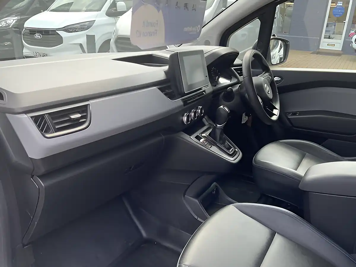 Used 2024 Nissan Townstar Acenta White - Interior and Exterior details 20