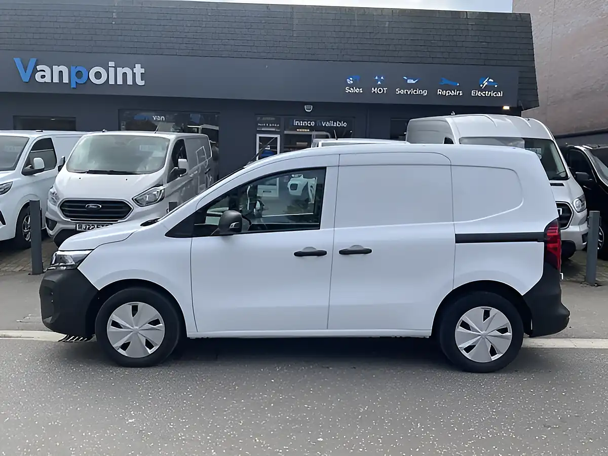 Used 2024 Nissan Townstar Acenta White - Interior and Exterior details 7