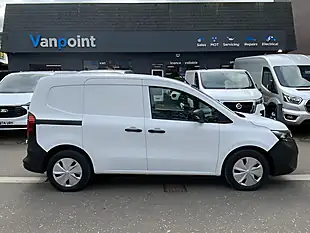 Used 2024 Nissan Townstar Acenta White - Interior and Exterior details 8