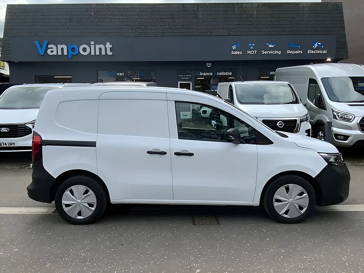 Used 2024 Nissan Townstar Acenta White - Interior and Exterior details 8