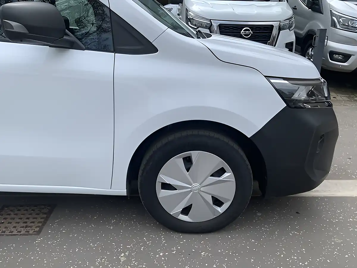 Used 2024 Nissan Townstar Acenta White - Interior and Exterior details 9