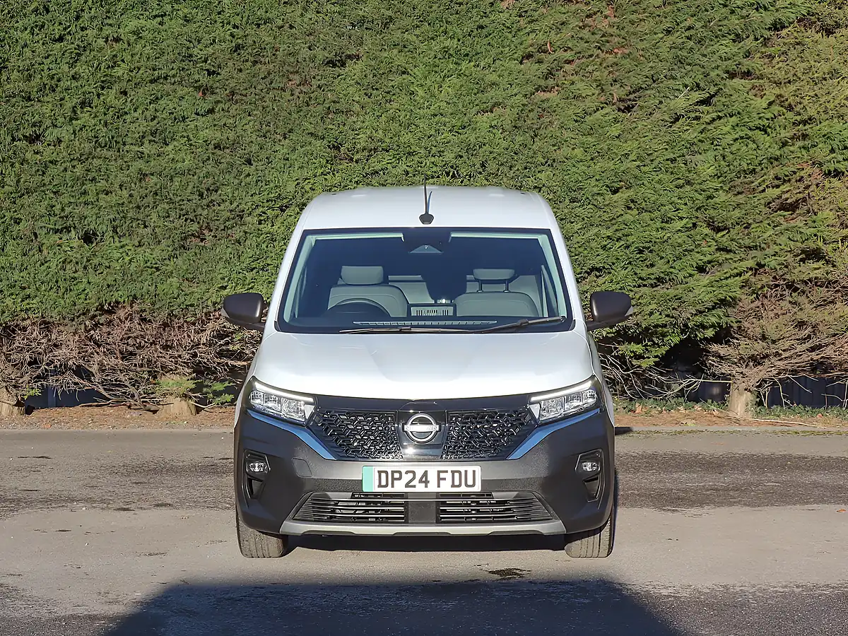 Used 2024 Nissan Townstar Acenta White - Interior and Exterior details 3