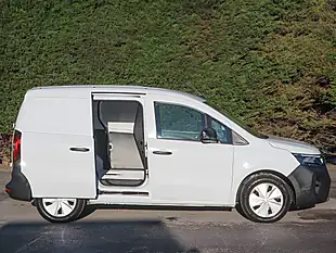 Used 2024 Nissan Townstar Acenta White - Interior and Exterior details 6