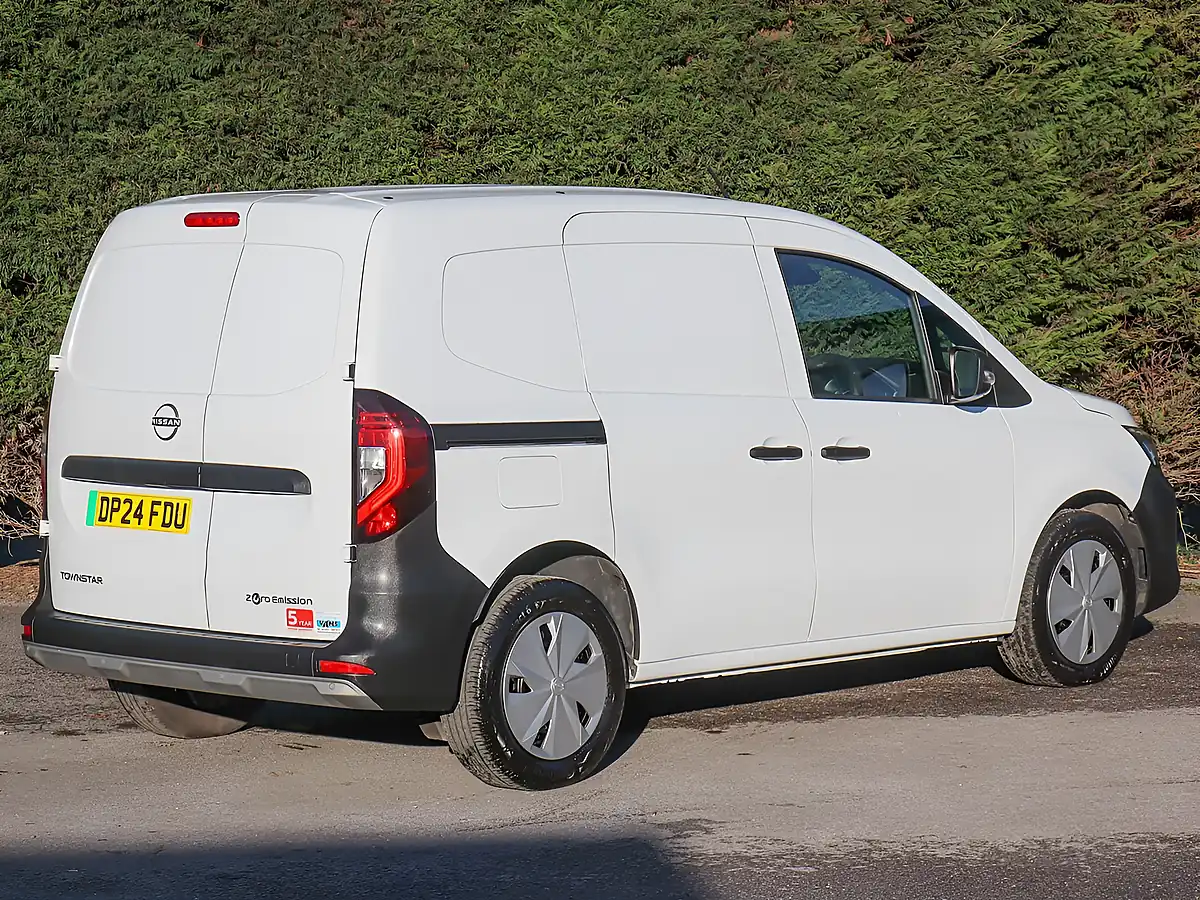 Used 2024 Nissan Townstar Acenta White - Interior and Exterior details 8