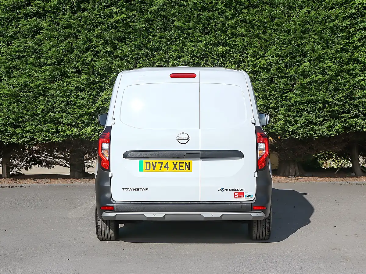 Used 2024 Nissan Townstar Acenta White - Interior and Exterior details 10