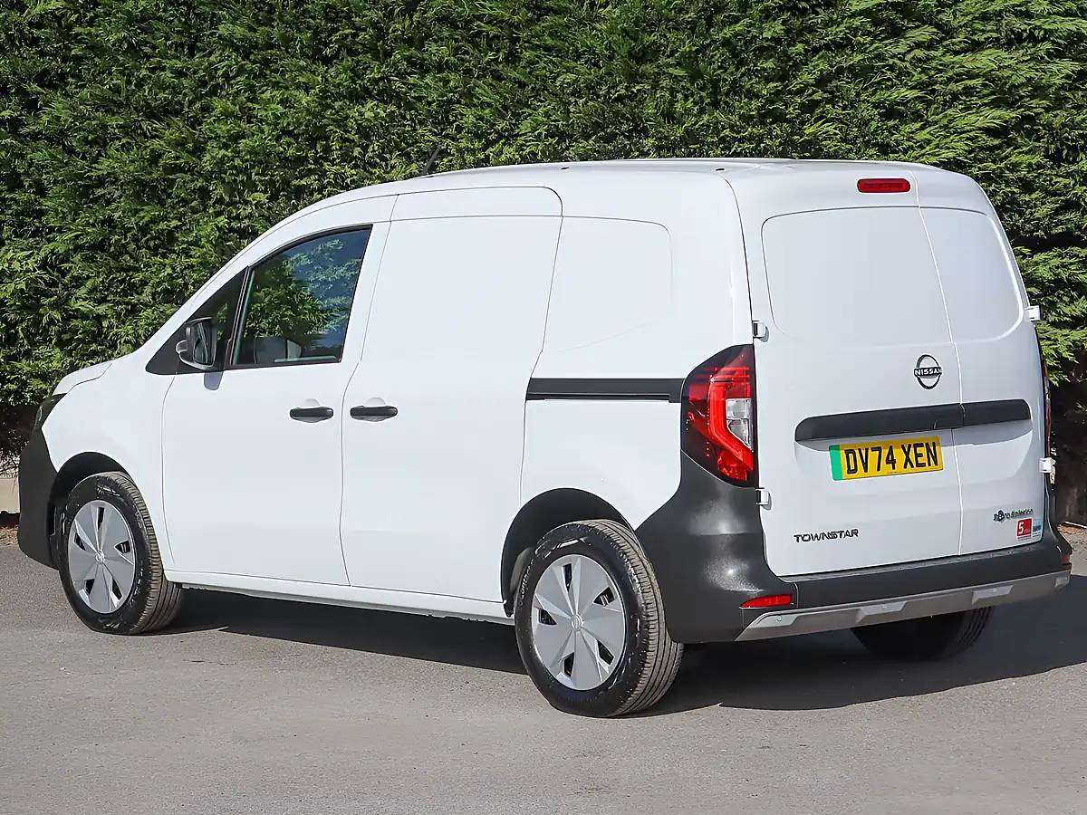 Used 2024 Nissan Townstar Acenta White - Interior and Exterior details 14