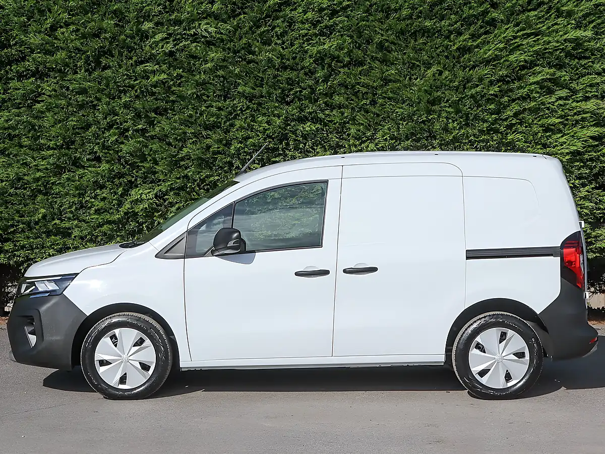 Used 2024 Nissan Townstar Acenta White - Interior and Exterior details 15