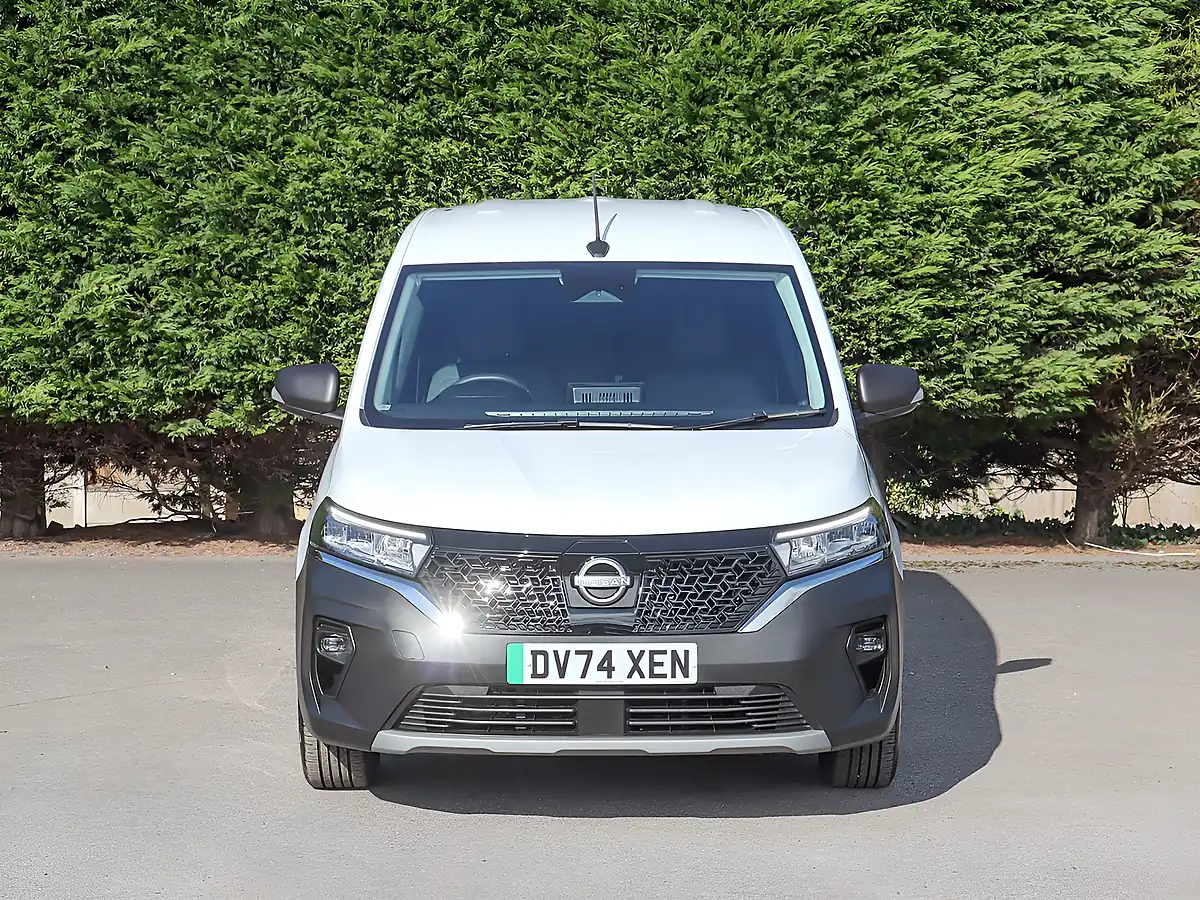 Used 2024 Nissan Townstar Acenta White - Interior and Exterior details 3