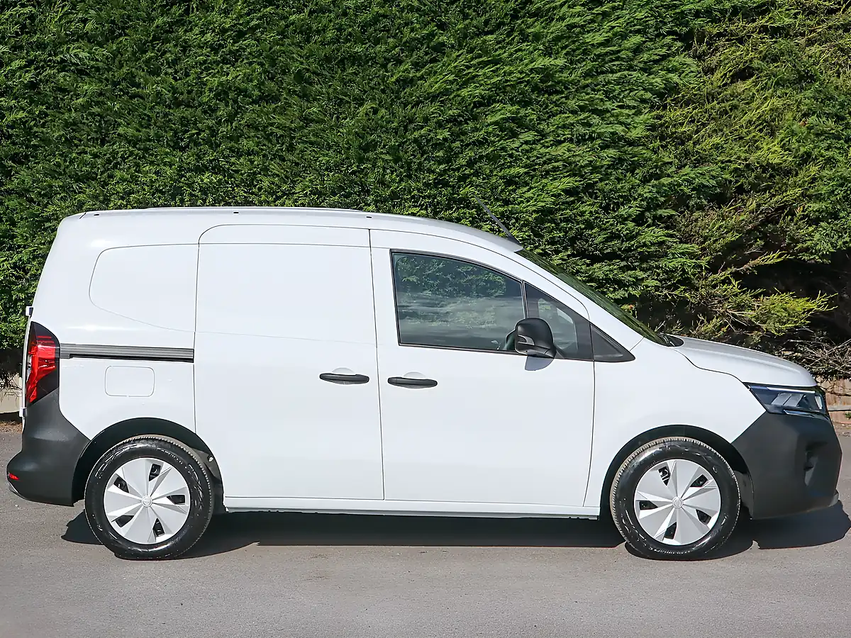 Used 2024 Nissan Townstar Acenta White - Interior and Exterior details 5