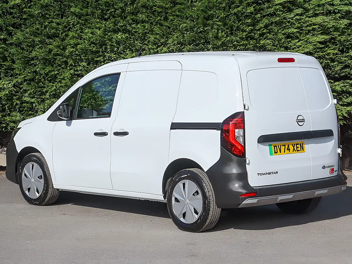 Used 2024 Nissan Townstar Acenta White - Interior and Exterior details 14