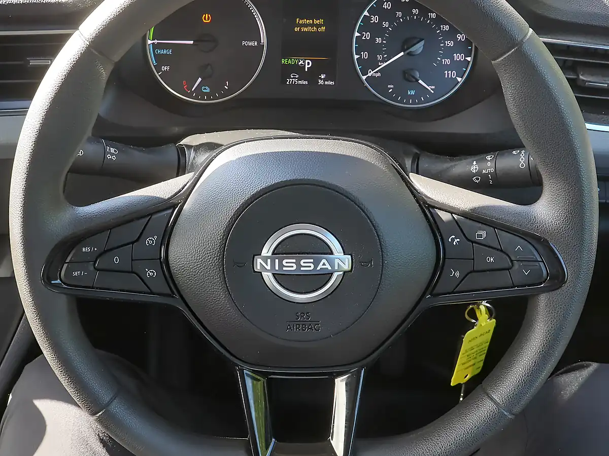 Used 2024 Nissan Townstar Acenta White - Interior and Exterior details 20