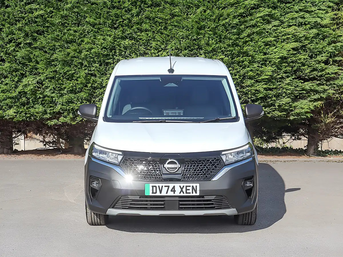 Used 2024 Nissan Townstar Acenta White - Interior and Exterior details 3