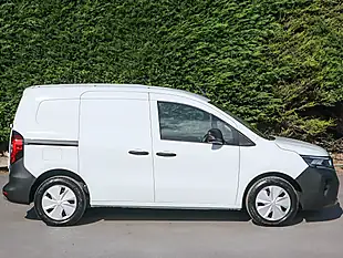 Used 2024 Nissan Townstar Acenta White - Interior and Exterior details 5