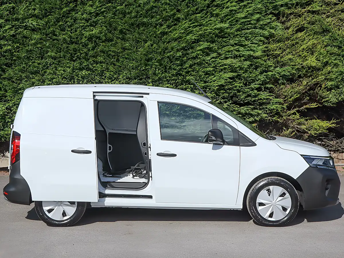Used 2024 Nissan Townstar Acenta White - Interior and Exterior details 6