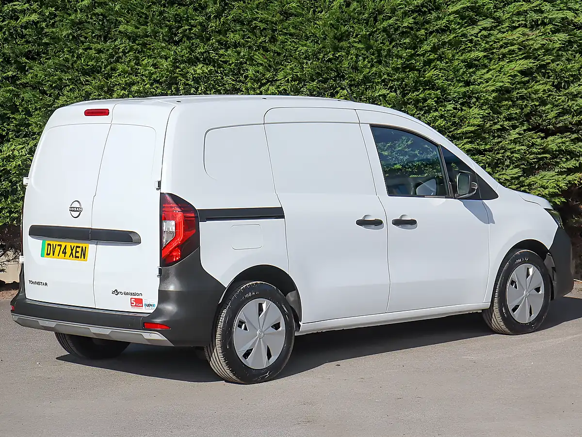 Used 2024 Nissan Townstar Acenta White - Interior and Exterior details 8