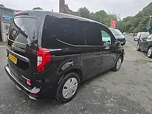Used 2024 Nissan Townstar Tekna Black - Interior and Exterior details 12