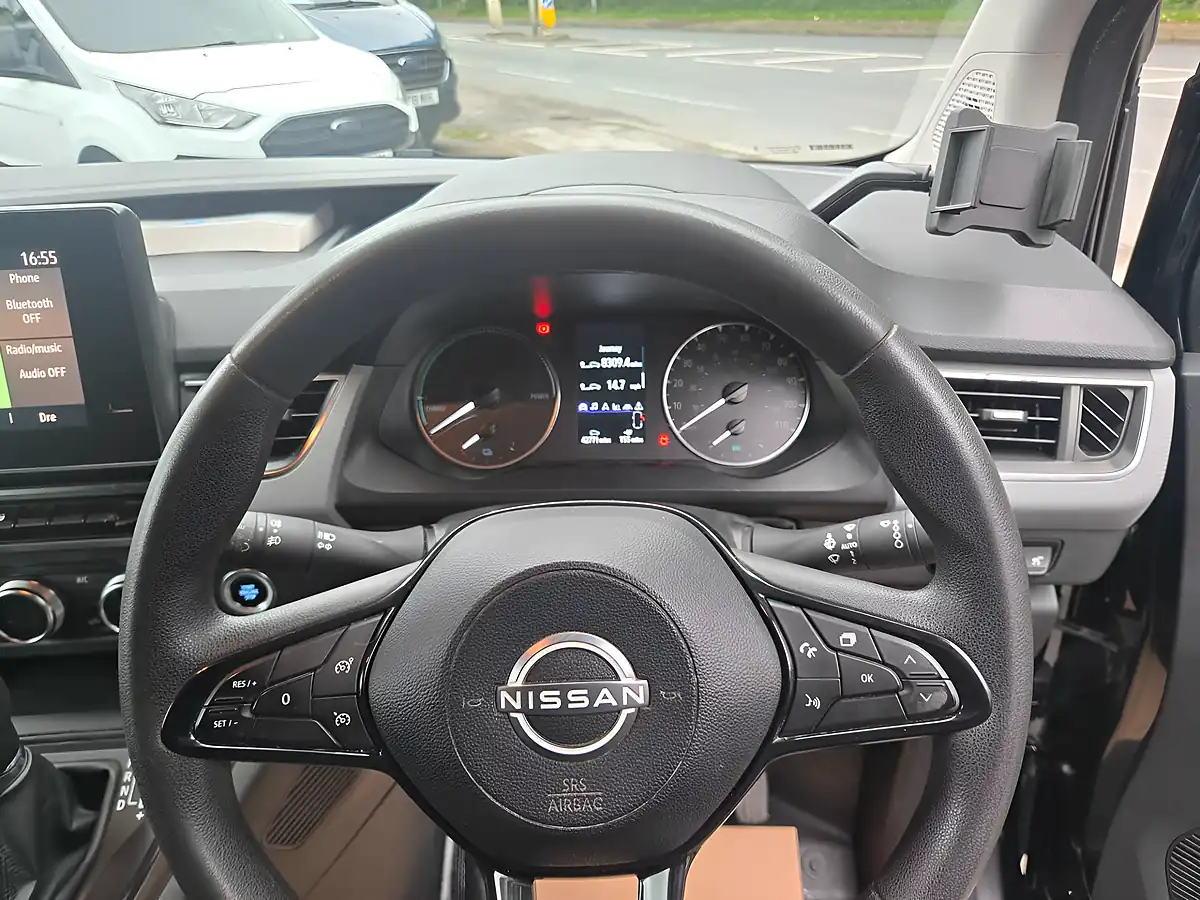 Used 2024 Nissan Townstar Tekna Black - Interior and Exterior details 15