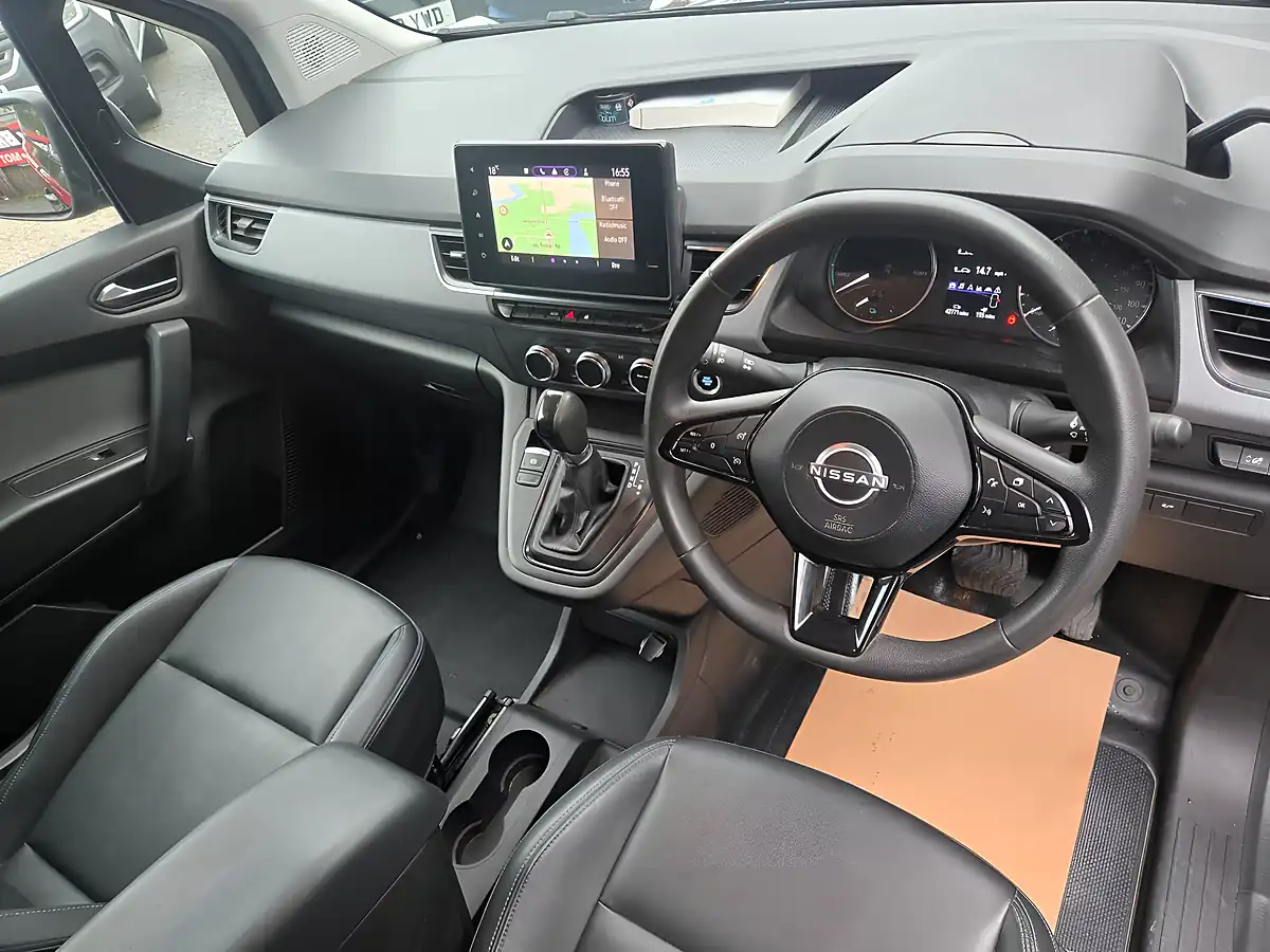 Used 2024 Nissan Townstar Tekna Black - Interior and Exterior details 16