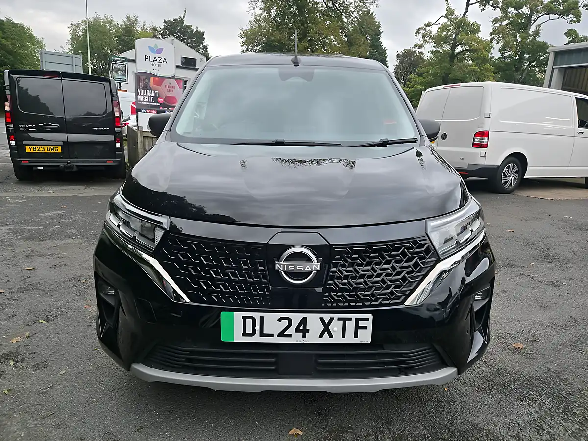 Used 2024 Nissan Townstar Tekna Black - Interior and Exterior details 2
