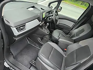 Used 2024 Nissan Townstar Tekna Black - Interior and Exterior details 5
