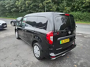 Used 2024 Nissan Townstar Tekna Black - Interior and Exterior details 9