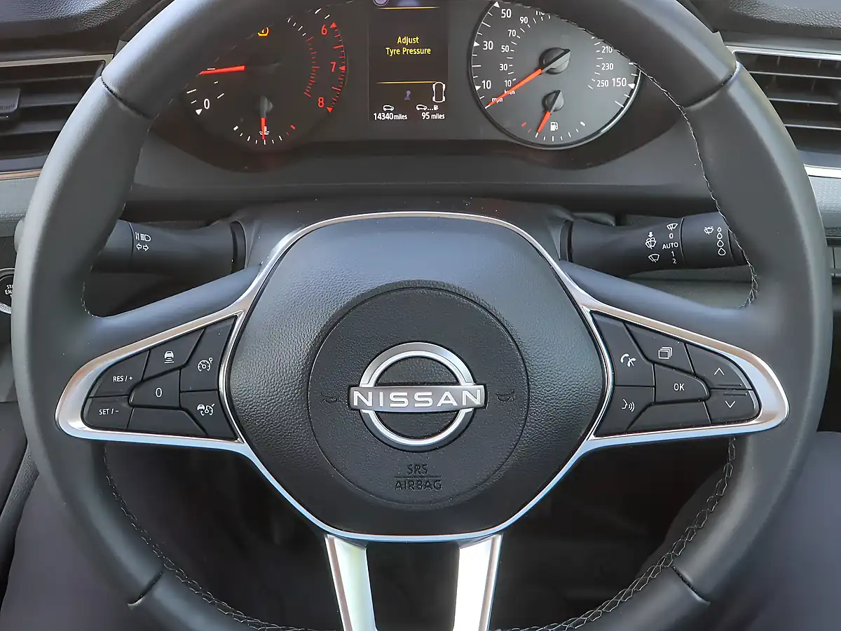 Used 2024 Nissan Townstar Tekna+ Grey - Interior and Exterior details 13