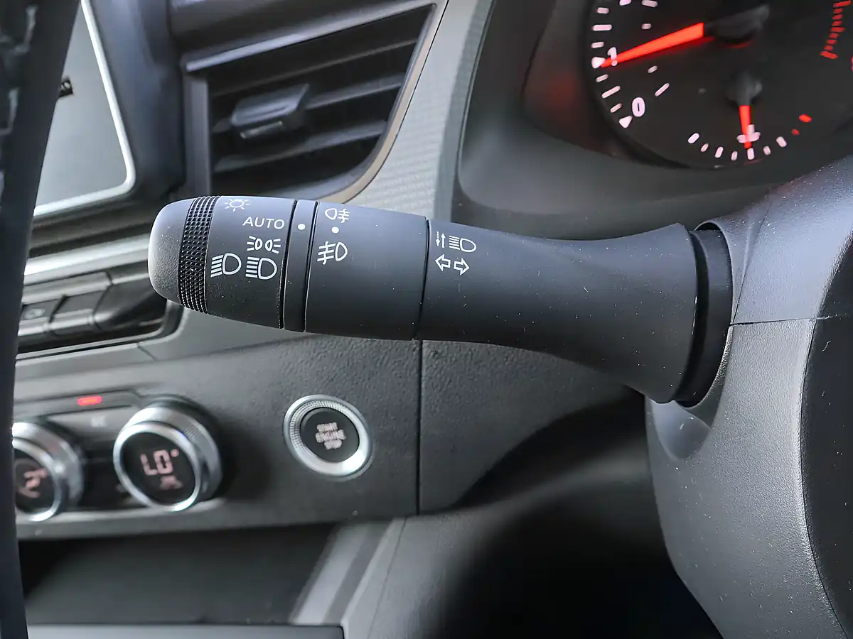 Used 2024 Nissan Townstar Tekna+ Grey - Interior and Exterior details 15