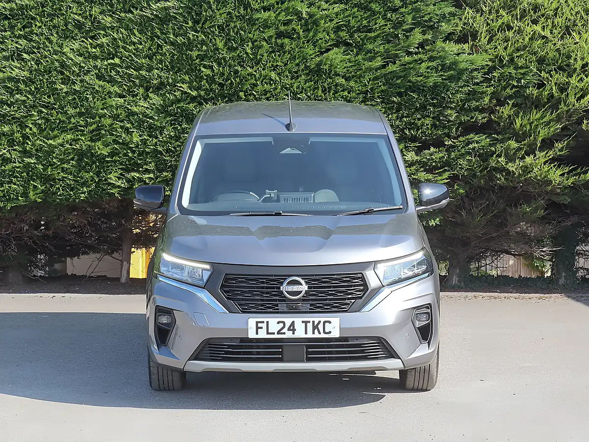 Used 2024 Nissan Townstar Tekna+ Grey - Interior and Exterior details 3