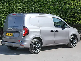 Used 2024 Nissan Townstar Tekna+ Grey - Interior and Exterior details 8