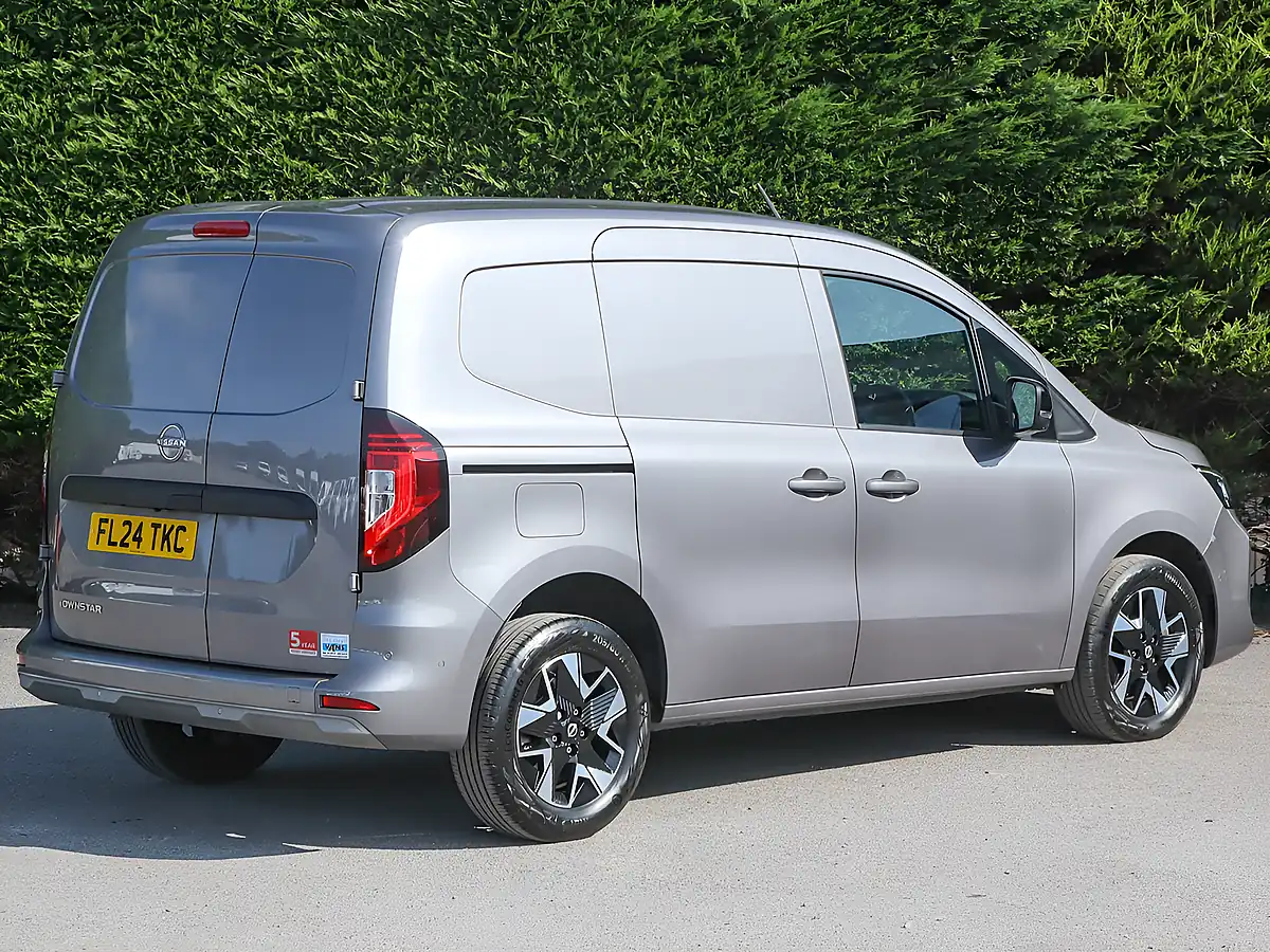 Used 2024 Nissan Townstar Tekna+ Grey - Interior and Exterior details 8