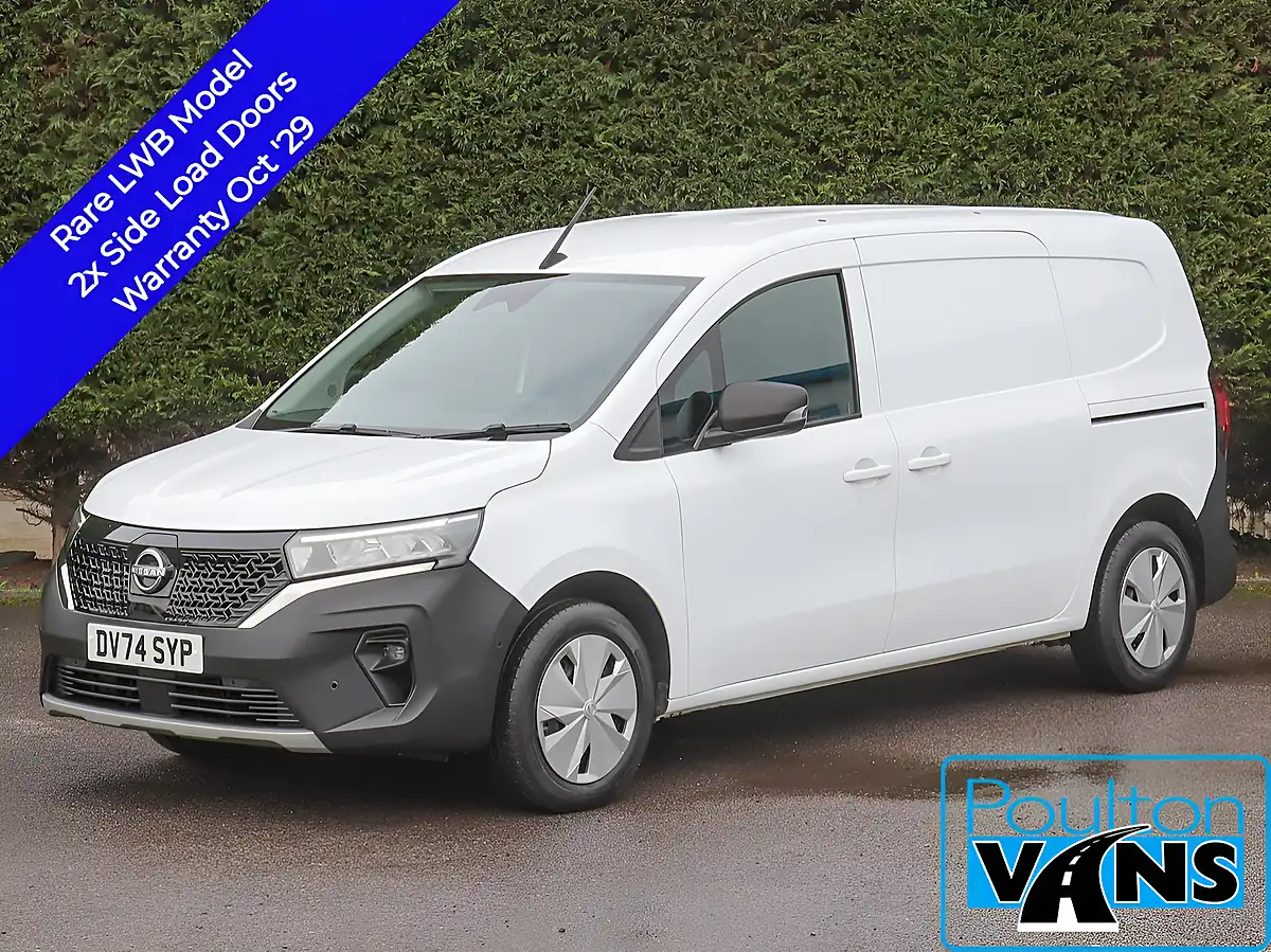 Used 2024 Nissan Townstar Tekna White - Front View