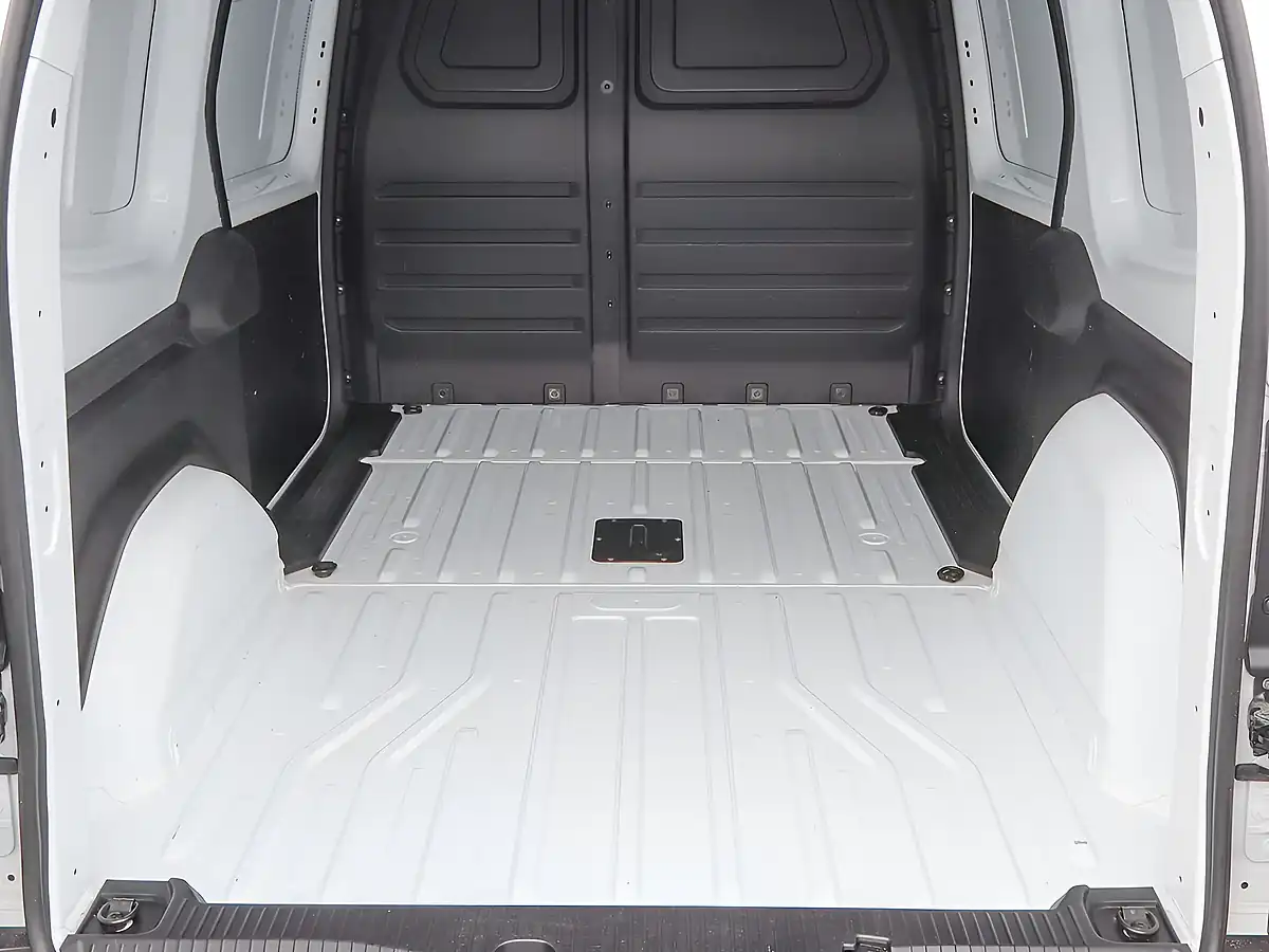 Used 2024 Nissan Townstar Tekna White - Interior and Exterior details 12