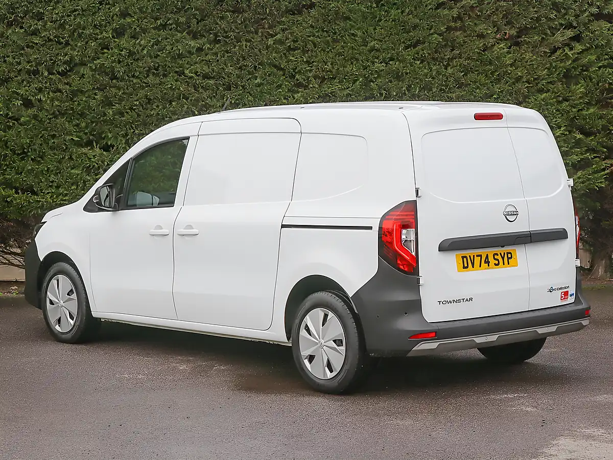 Used 2024 Nissan Townstar Tekna White - Interior and Exterior details 14