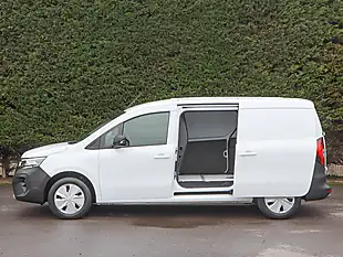 Used 2024 Nissan Townstar Tekna White - Interior and Exterior details 17