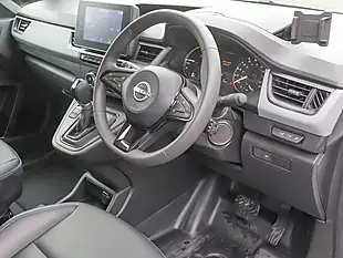 Used 2024 Nissan Townstar Tekna White - Interior and Exterior details 19