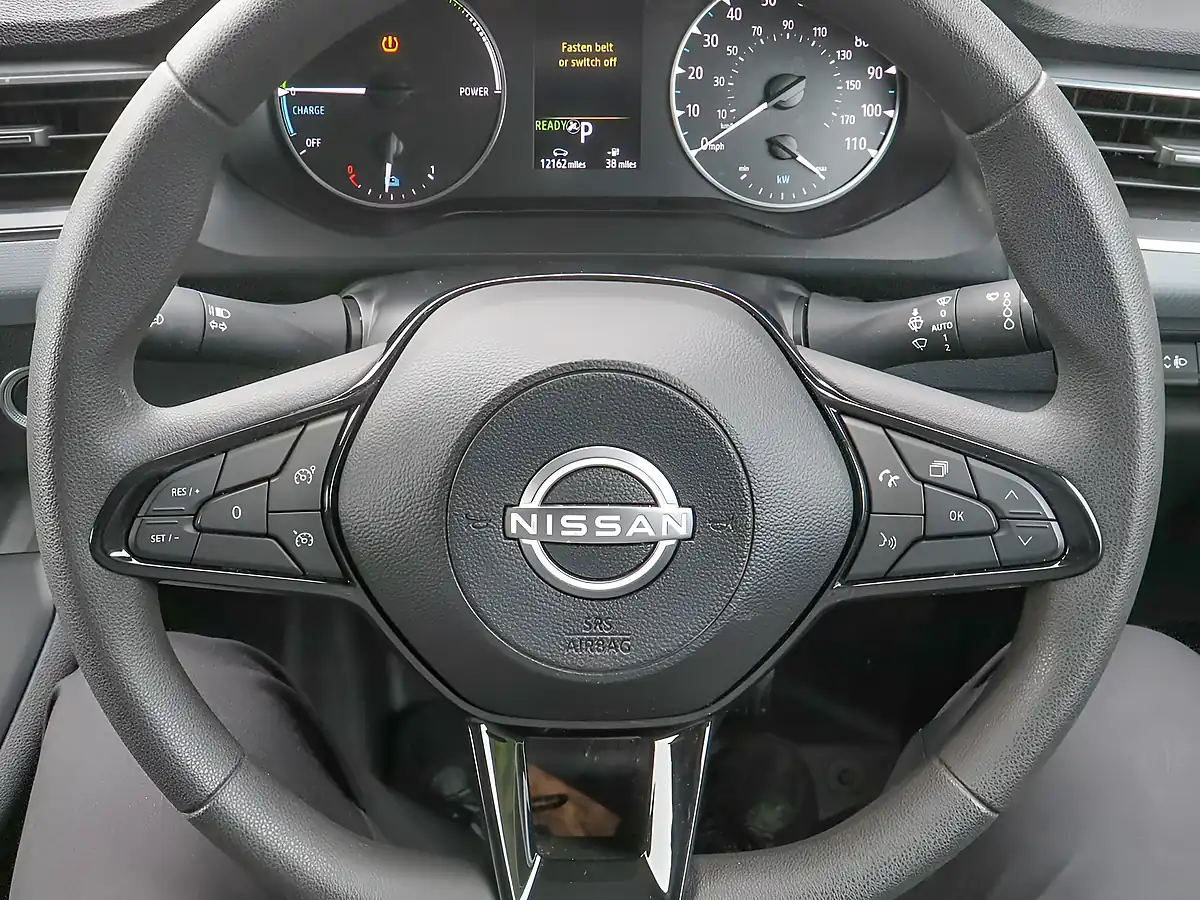 Used 2024 Nissan Townstar Tekna White - Interior and Exterior details 20