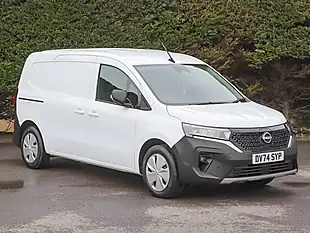 Used 2024 Nissan Townstar Tekna White - Interior and Exterior details 4