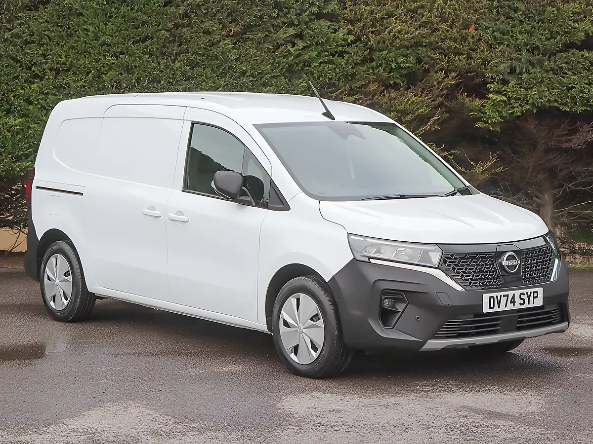 Used 2024 Nissan Townstar Tekna White - Interior and Exterior details 4