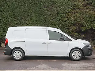 Used 2024 Nissan Townstar Tekna White - Interior and Exterior details 5