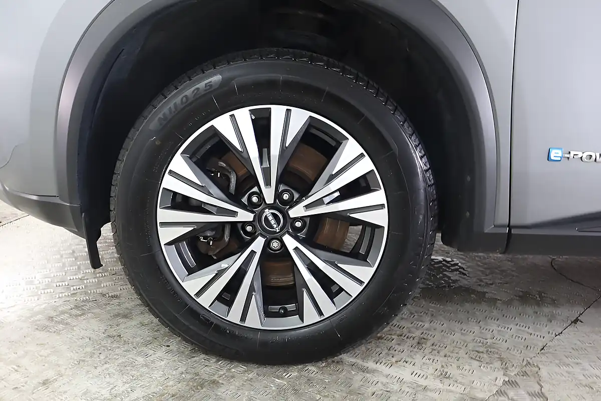 Used 2024 Nissan X-Trail Acenta Premium Grey - Interior and Exterior details 16