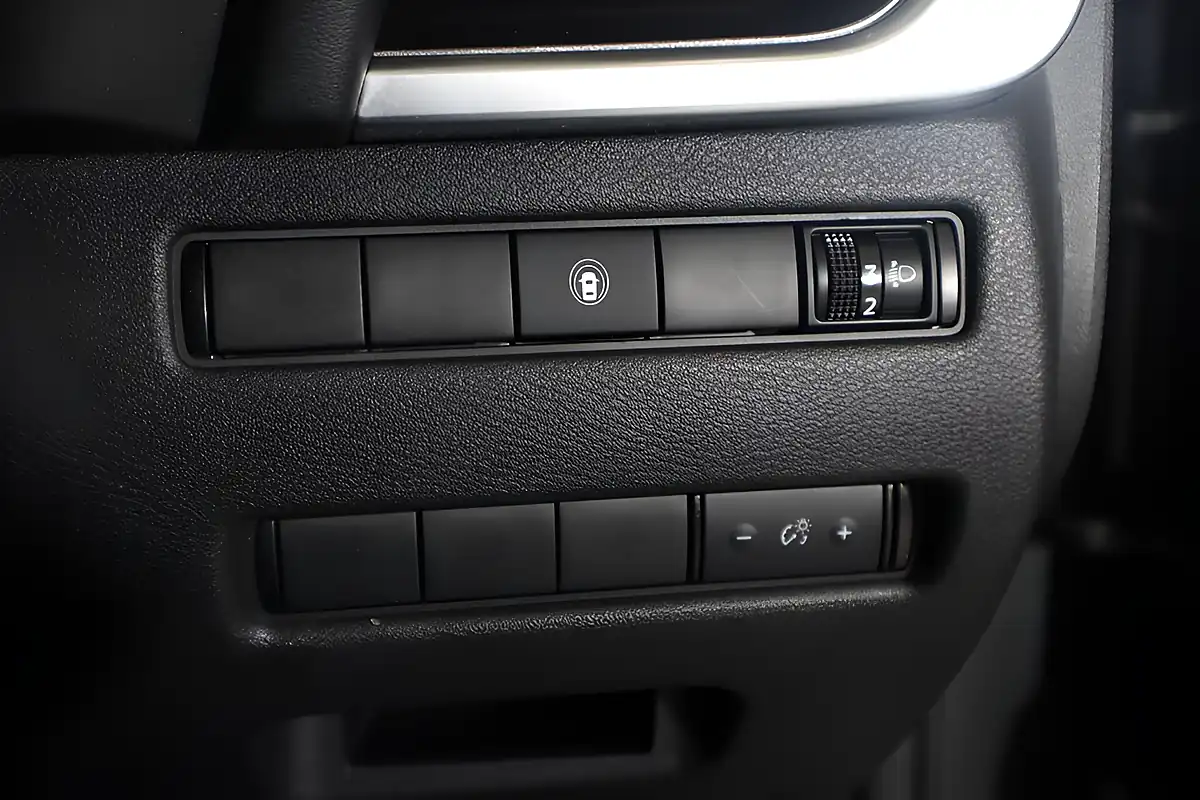 Used 2024 Nissan X-Trail N-Connecta Grey - Interior and Exterior details 12