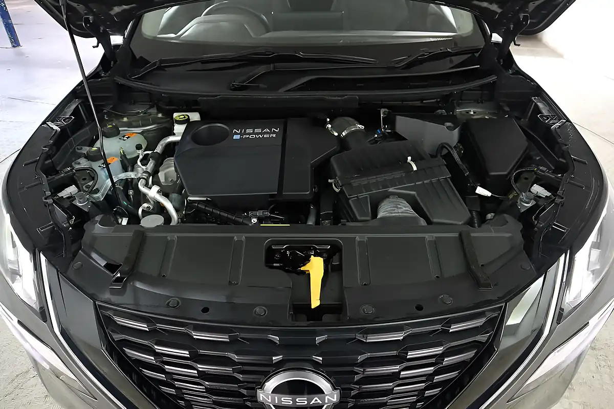 Used 2024 Nissan X-Trail N-Connecta Grey - Interior and Exterior details 13