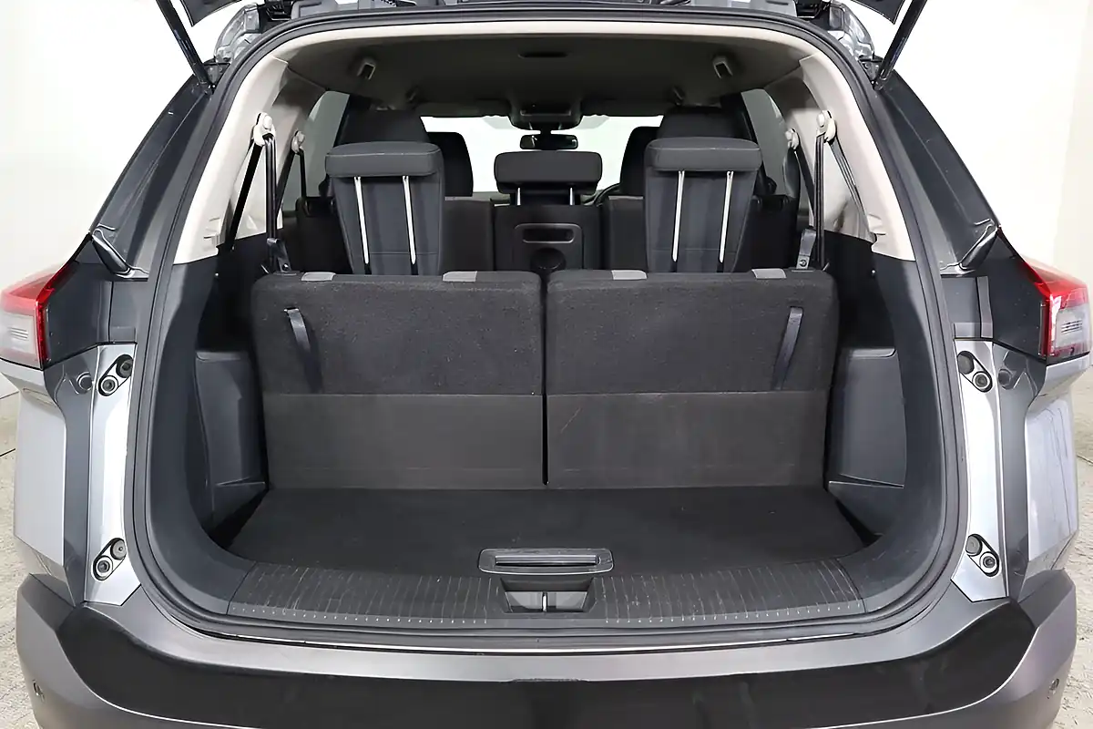 Used 2024 Nissan X-Trail N-Connecta Grey - Interior and Exterior details 18
