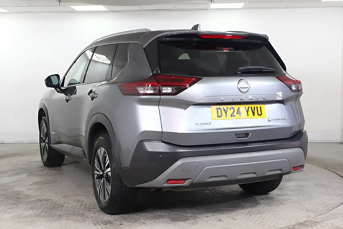 Used 2024 Nissan X-Trail N-Connecta Grey - Interior and Exterior details 4