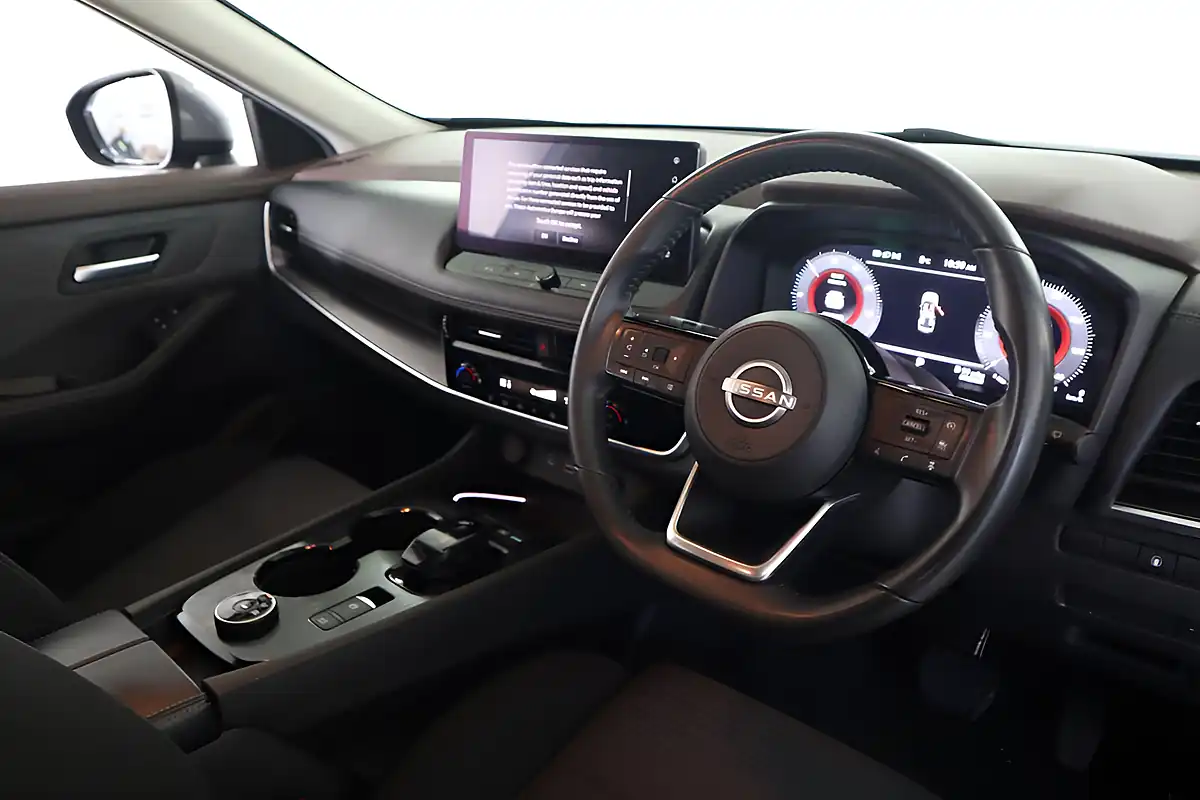 Used 2024 Nissan X-Trail N-Connecta Grey - Interior and Exterior details 9