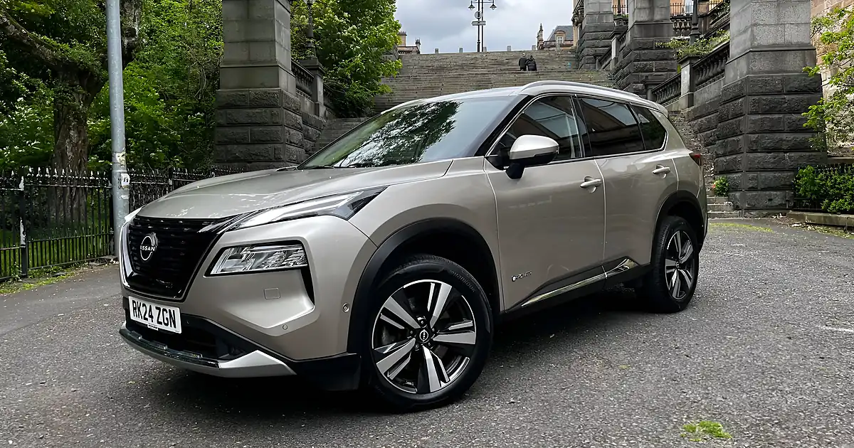 Used 2024 Nissan X-Trail Tekna Silver - Front View