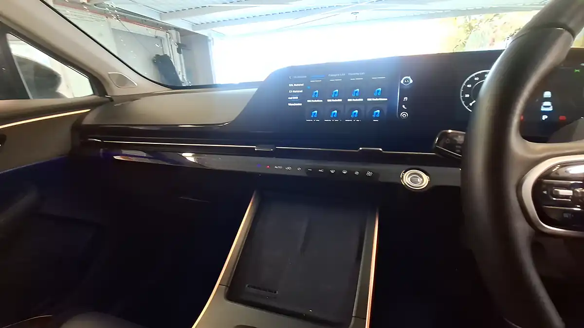 Used 2024 Omoda 5 Noble Silver - Interior and Exterior details 11