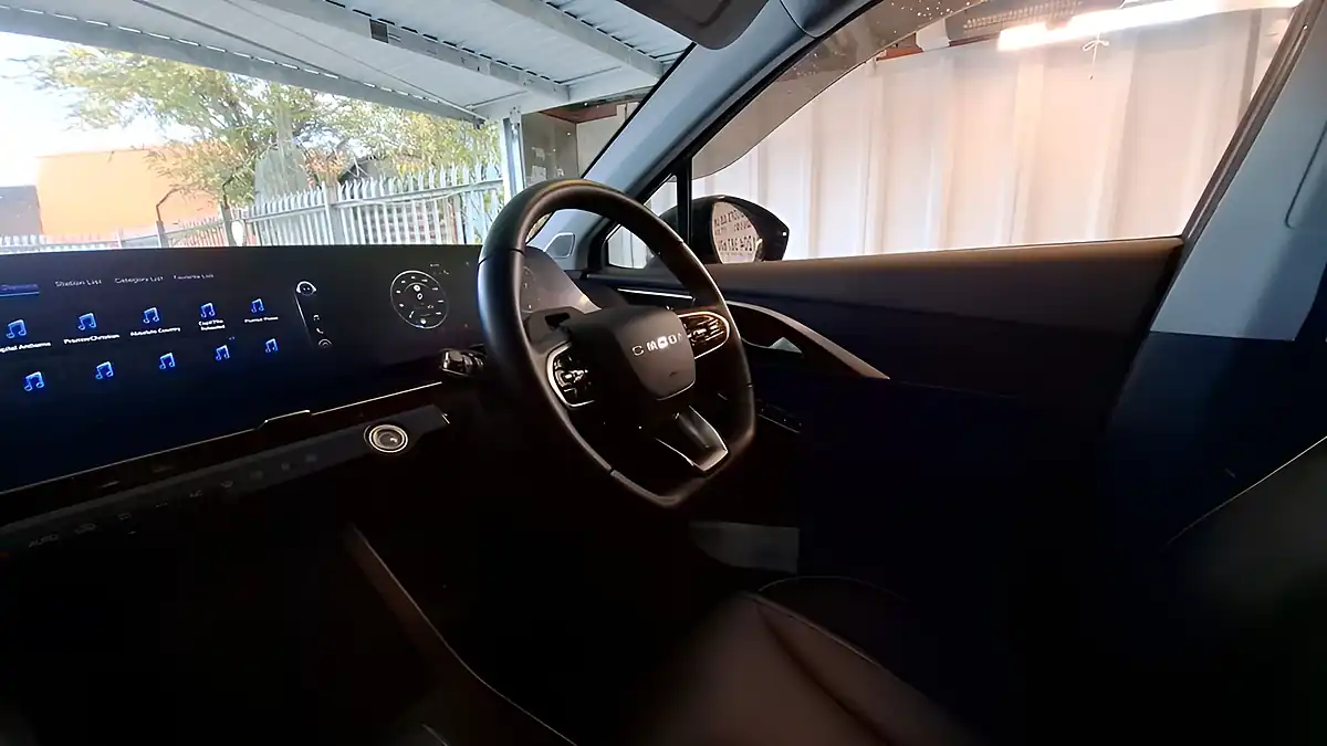 Used 2024 Omoda 5 Noble Silver - Interior and Exterior details 6