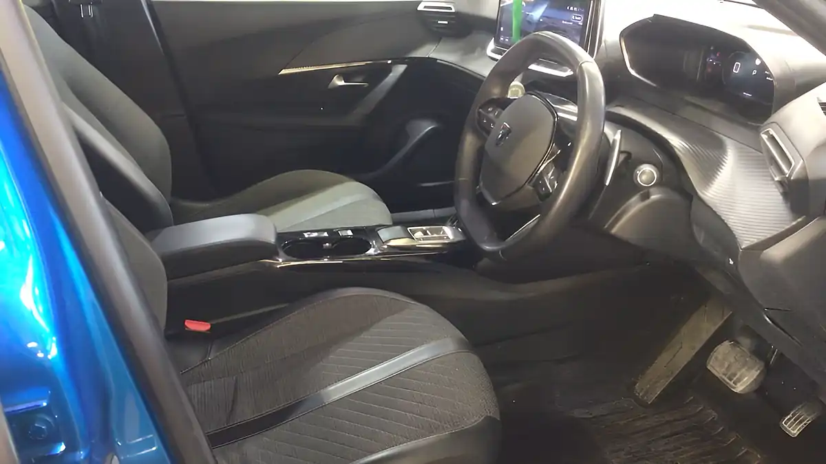 Used 2024 Peugeot 2008 Allure Blue - Interior and Exterior details 7